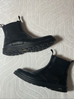 Men's Black Chelsea Boots with Vibram Outsole
